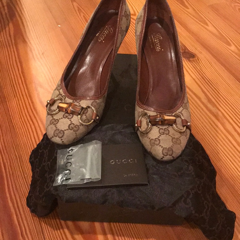 Gucci Canvas monogram horsebit heels size 9